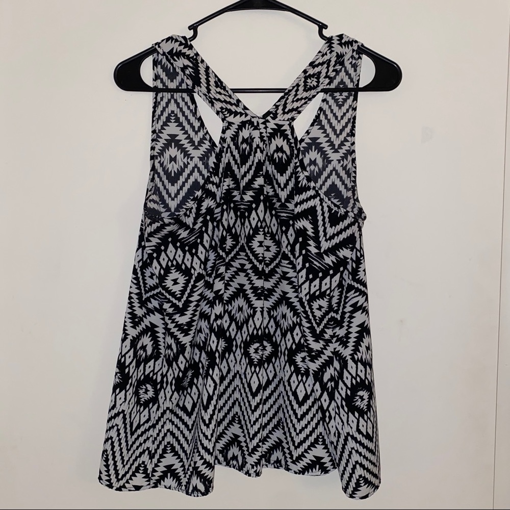Patterned top - Picture 5 of 6